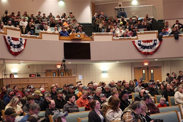 The room and balcony fill up